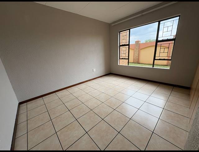 2 BEDROOM FLAT FOR SALE IN VAALPARK